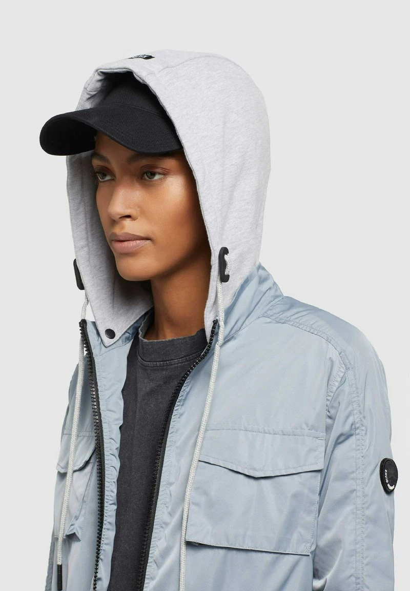 Khujo FLAMES - Chaqueta Fina - Blaugrau Hell, Mujer 4 Khujo FLAMES - Chaqueta Fina - Blaugrau Hell, Mujer - Imagen 4