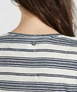 Khujo PERGOLA - Camiseta Básica - Naturweiß-dunkelblau Gestreift, Mujer -KHUJO Tienda 87cc4bc623c8478babe83db668c92211