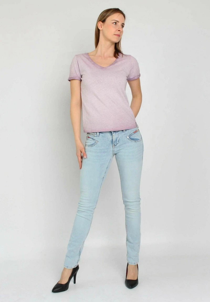 Camiseta básica - grape Khujo Camiseta Básica - Grape, Mujer -KHUJO Tienda 8803b9c24f984352afb8a42de0f055f7