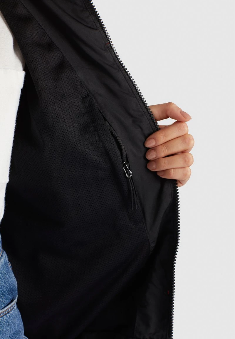 Khujo AKAMU - Chaqueta Fina - Black/red, Mujer 6 Khujo AKAMU - Chaqueta Fina - Black/red, Mujer - Imagen 6