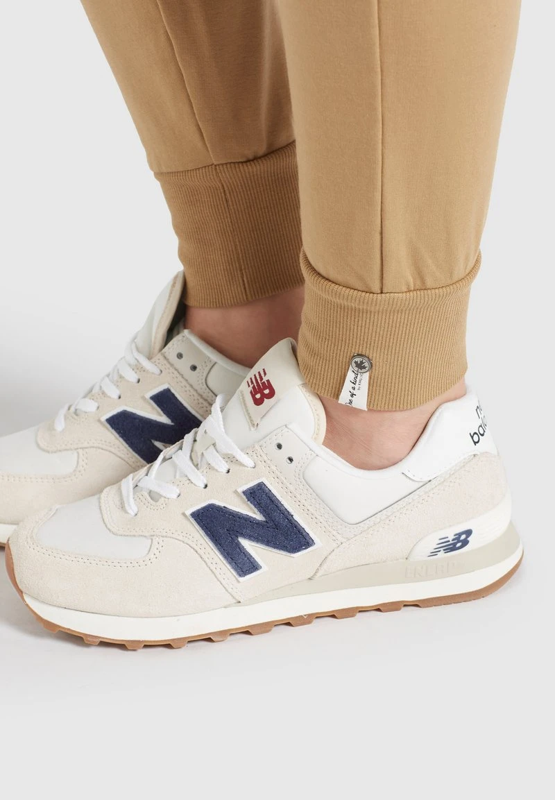 STACI - Pantalones deportivos - beige Khujo STACI - Pantalones Deportivos - Beige, Mujer -KHUJO Tienda e112c48c78664abea1ab94c658b3d978